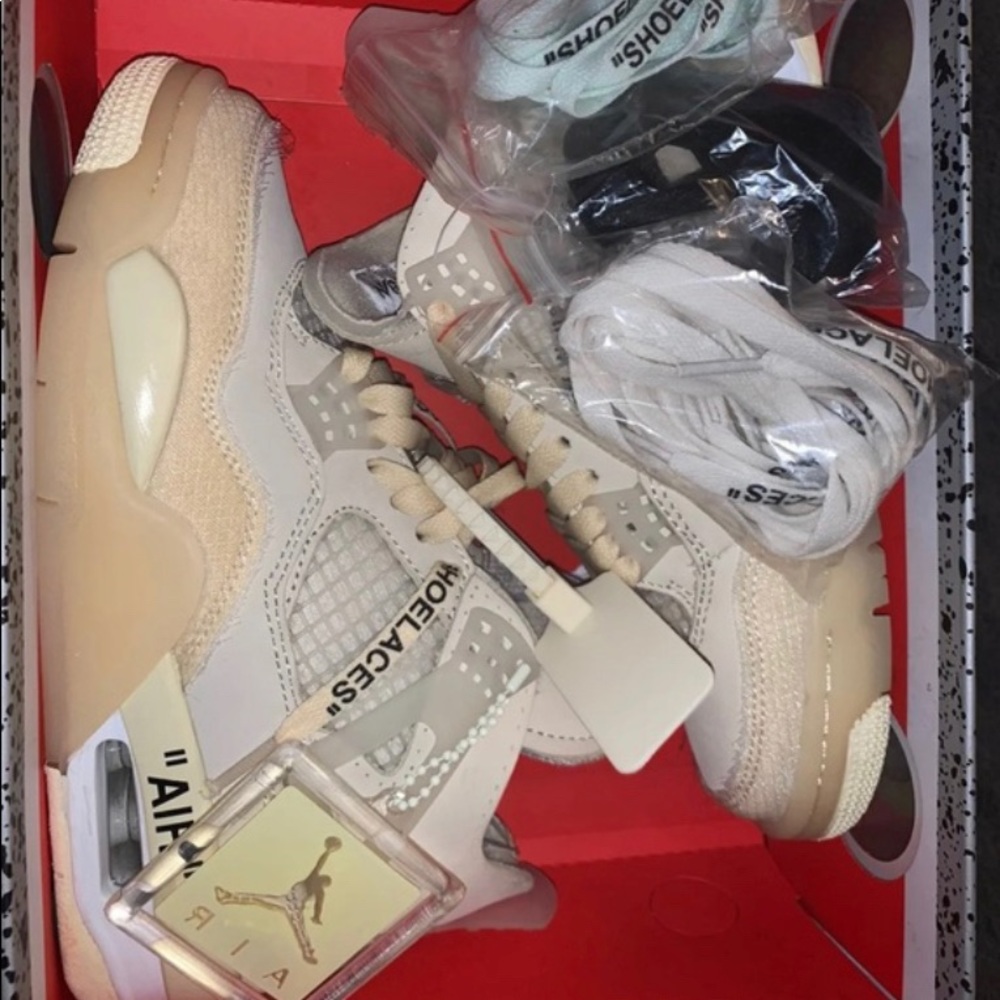 BRAND NEW OFF WHITE X JORDAN 1 SNEAKER